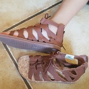 Girl's shoes